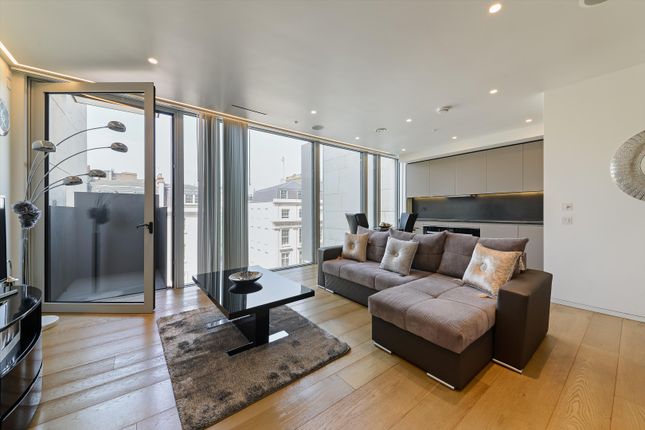 Thumbnail Flat to rent in 79 Buckingham Palace Road, Victoria, London
