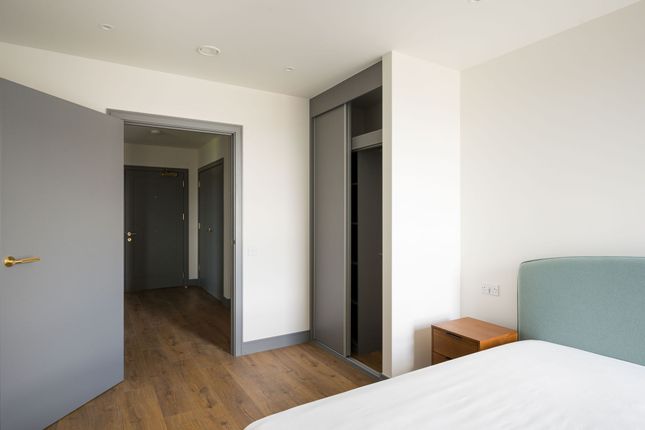 3 Watermead Way, Tottenham Hale photo 2