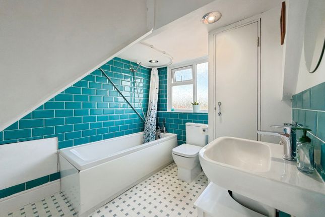 Flat 3, 15 Furze Platt Road, Berkshire photo 3