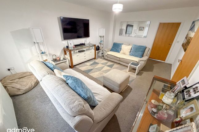 8 Farcroft Close, Lymm photo 3