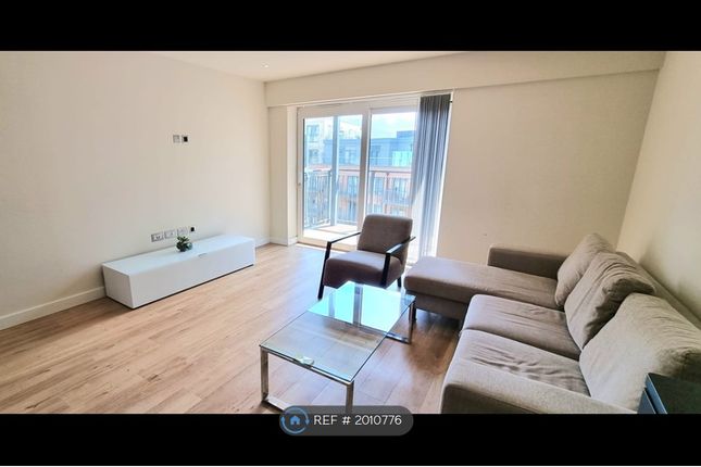 Flat to rent in Carvell House, London