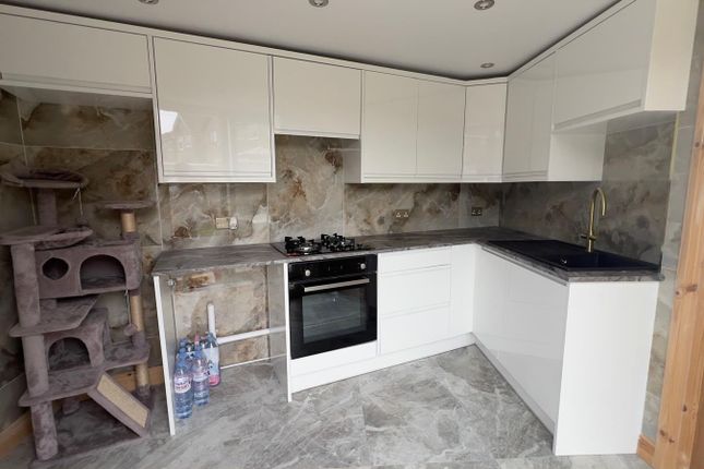Studio flat on 99 Bentley Street, Rochdale, £1,000/mo
