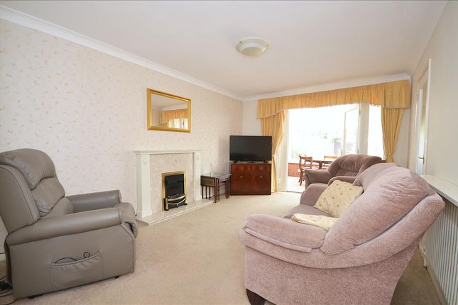 5, Holmfield Drive, Raunds photo 3