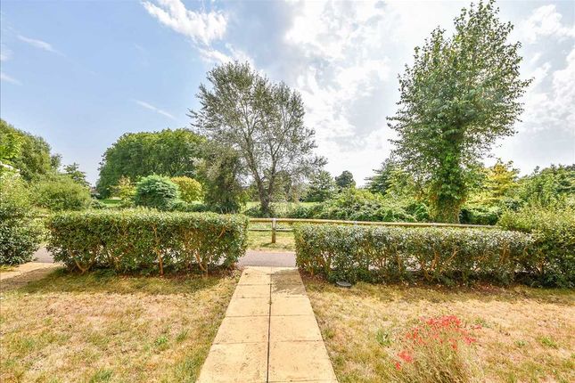 31, Waterside Road, Wellingborough photo 2