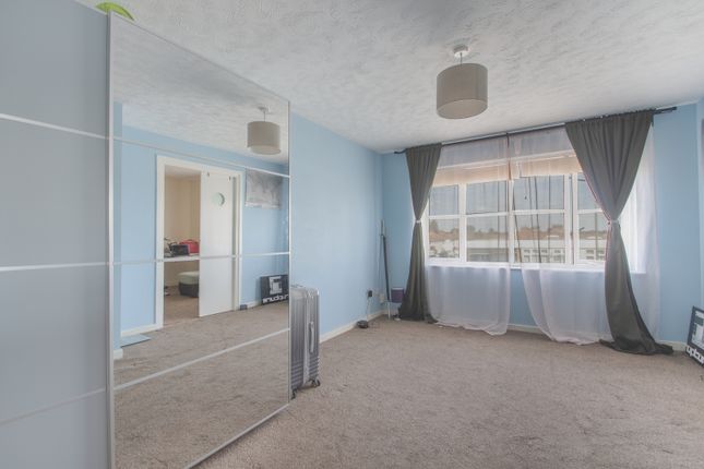 23 McKinley Court, Park View Road, Welling photo 4