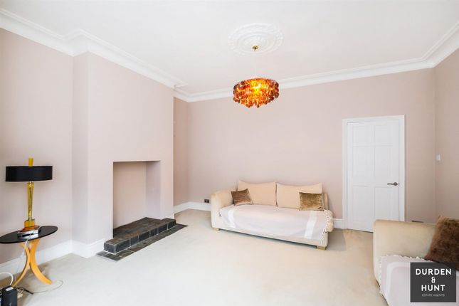22 Arundel Gardens, Ilford photo 3