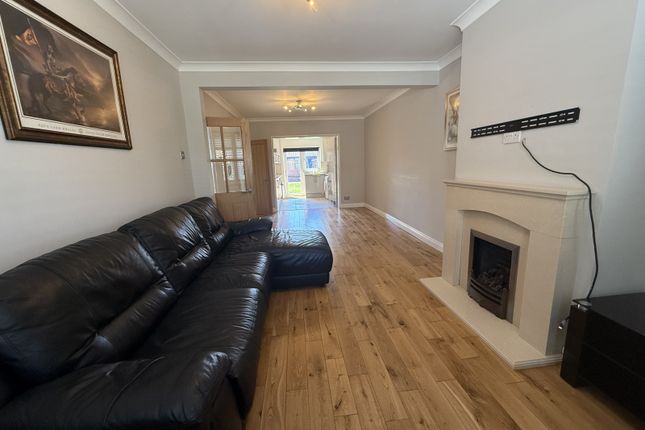 11 Sipson Lane, Harlington, Hayes photo 4