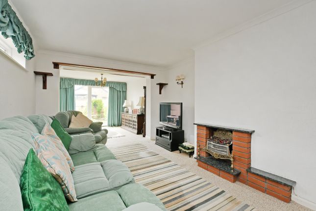 13, Byron Close, Dronfield photo 4