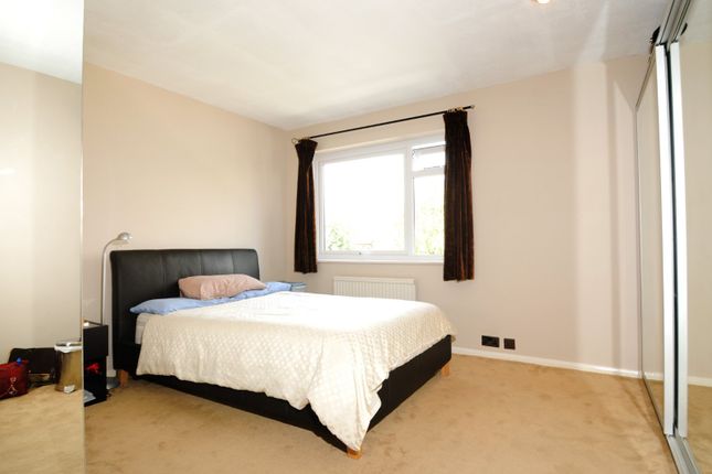 Lodge Lane, London photo 3