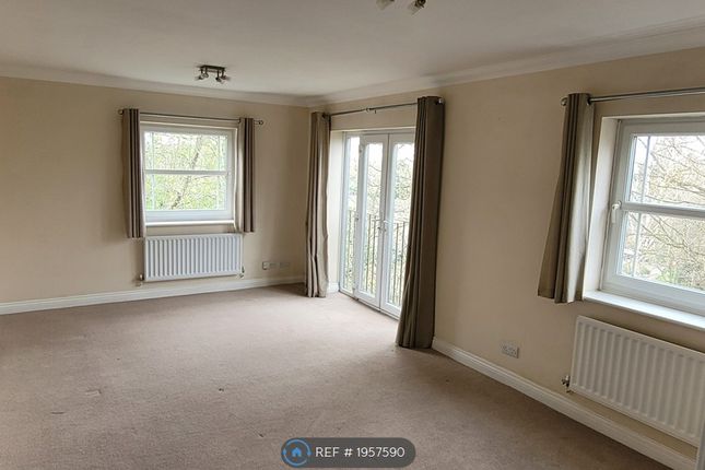 Thumbnail Flat to rent in Beacon Hill, Woking