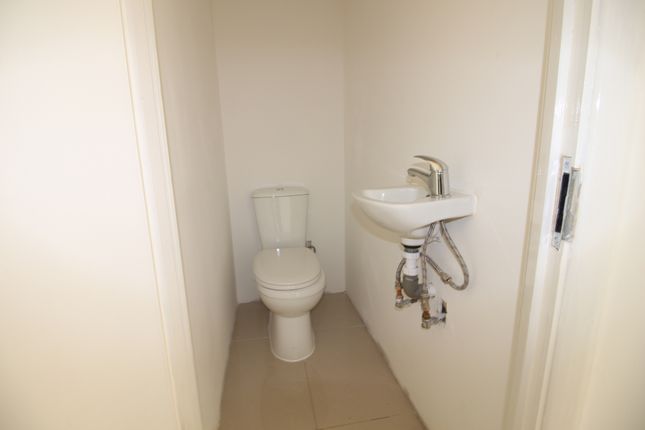 20x, Westbury Avenue, London photo 5