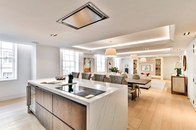 Flat for sale in 19 Bolsover Street, Fitzrovia