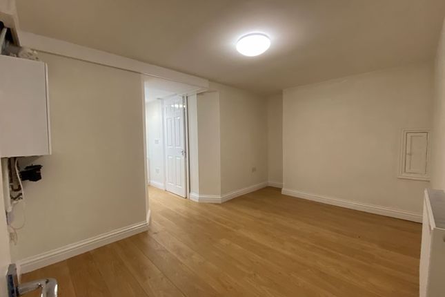 Flat to rent in York Place, Newport
