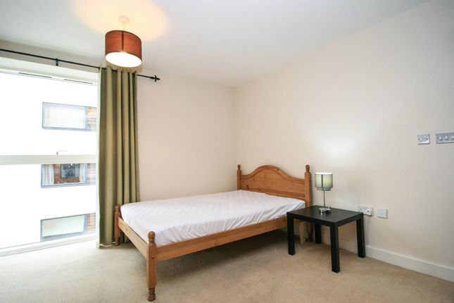 Studio flat on 932, Sinope, 30 Ryland Street, Birmingham, £775/mo