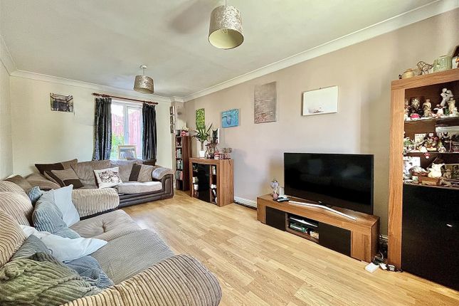 6, Colliers Field, Cinderford photo 2