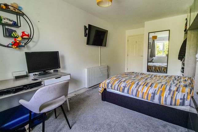 Flat for sale in Plough House, Harrow Close, Bedford
