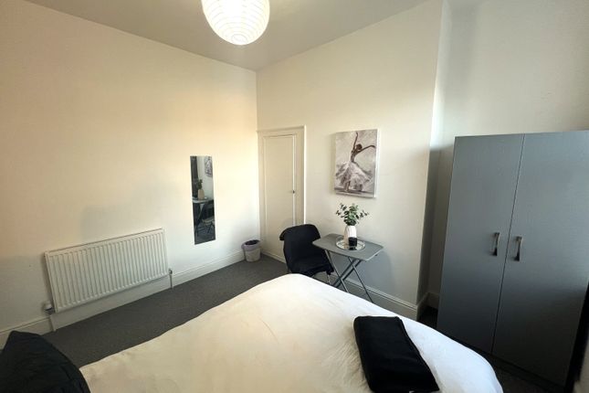 Room 4, 45 Bacheler Street, Hull photo 5