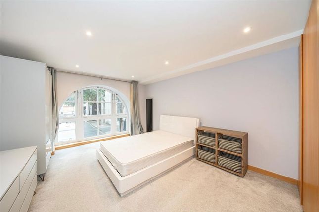 Apartment 15, Central Building, 3, Matthew Parker Street, London photo 4