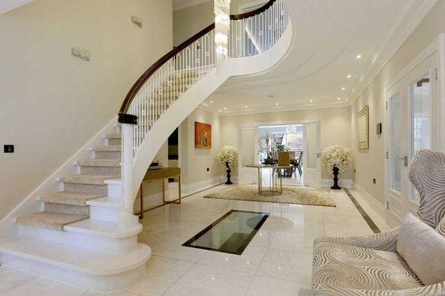 Maybrook, 19, Valley Way, Buckinghamshire photo 2