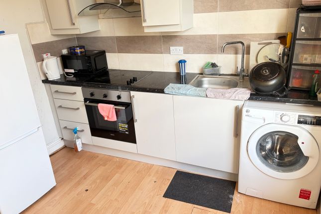 Very Near Chiswick High Road Area, Chiswick Turnham Green Area photo 5