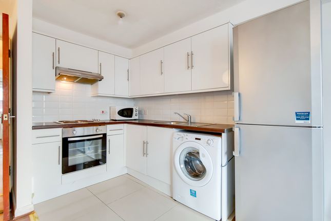 24 Ambassador Square, London photo 5