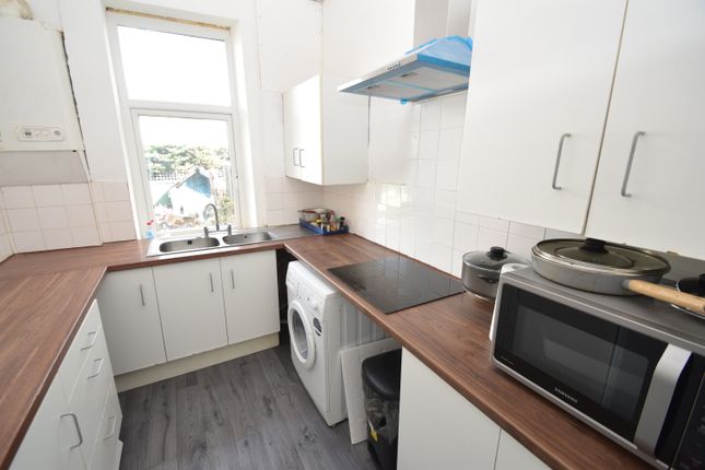 Flat 1, 6, Dallam Road, Bradford photo 4