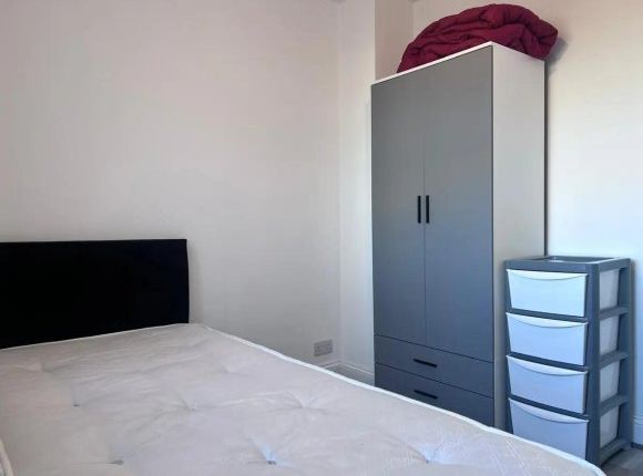 13, Bracondale Road, London photo 2