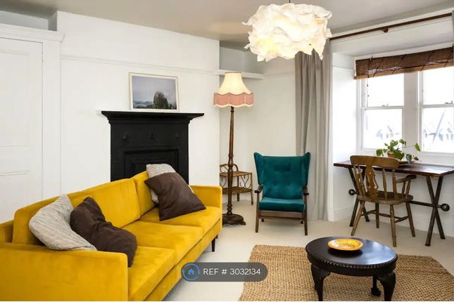 Flat   Jevington Gardens, Eastbourne photo 3