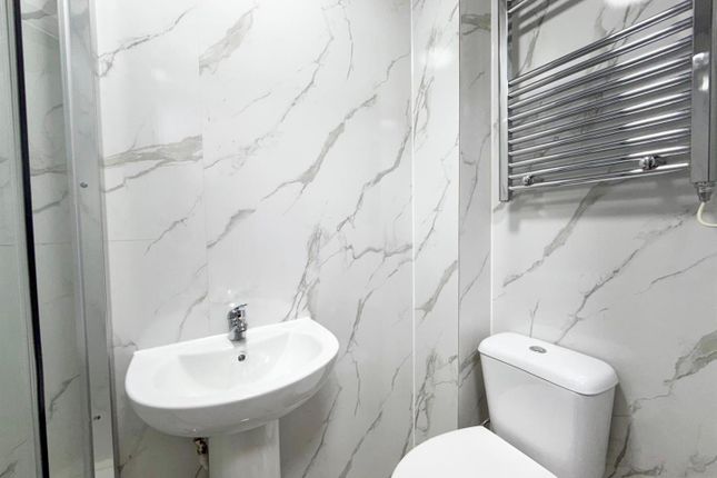 A, 320, Spackmans Way, Slough photo 3