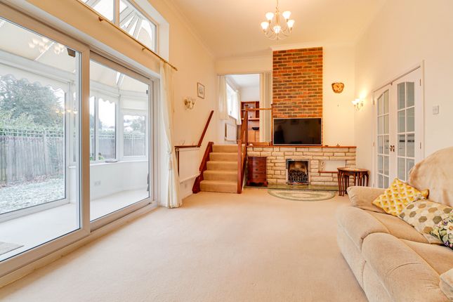 12, Pigeonwick, Harpenden photo 2