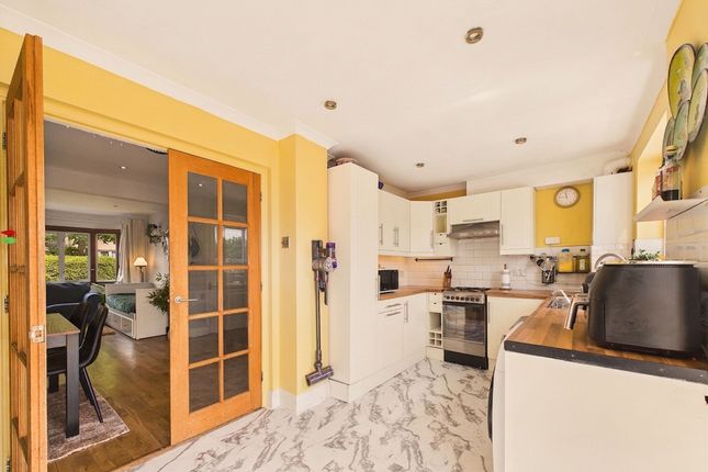 4 Lynmouth Drive, Ruislip photo 4