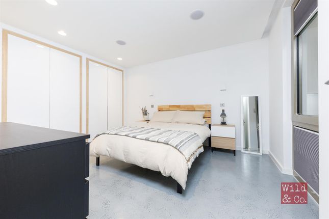 Flat for sale in Sidworth Street, London