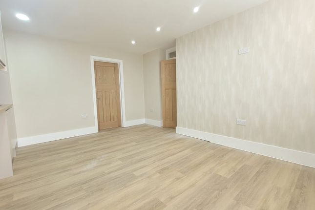 Flat to rent in Colney Hatch Lane, Muswell Hill