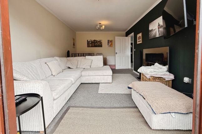 16 Ketley Park Road, Telford photo 2