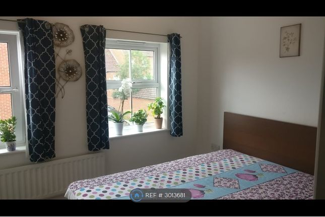 Gilbert Way, Langley, Slough photo 4