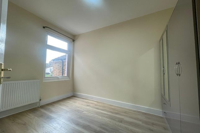 33, Rixsen Road, Manor Park, London photo 4