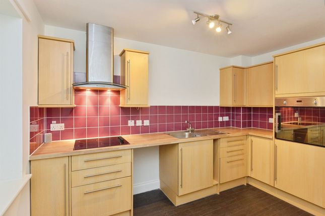 32, The Limes, Westbury Lane, Newport Pagnell photo 4