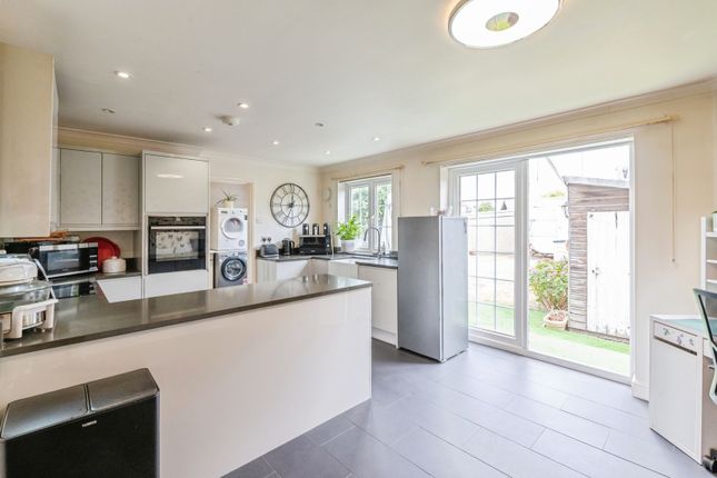 13, South Hall Drive, Rainham photo 4