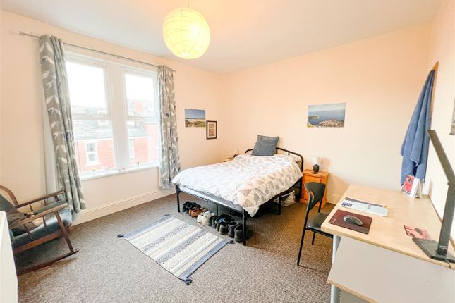 4-bed house on Moor End Road, Sheffield, £1,889/mo