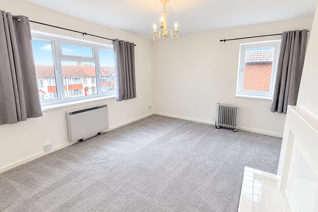 Flat 27, Upper Elmers End Road photo 3