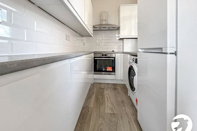 Flat 8, Meridian Court, 166, Lee High Road, London photo 4