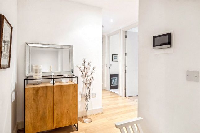 22  Saffron House, 7, Woodman Mews, Surrey photo 4