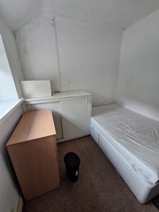 8, Brook Street, Pontypridd photo 4
