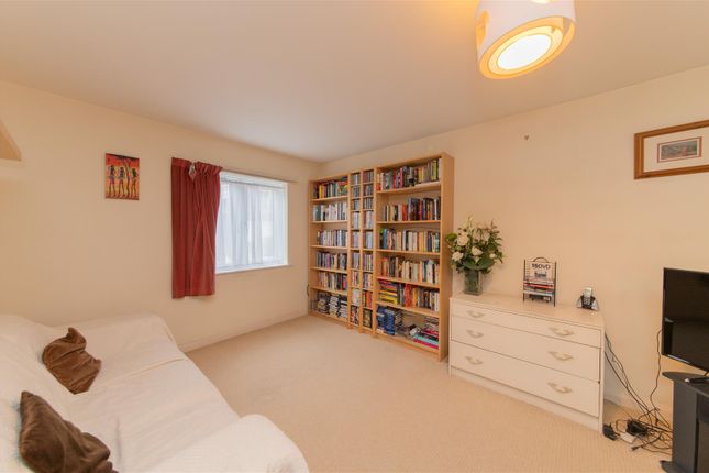 Thumbnail Flat for sale in Swynford Gardens, Hendon, London