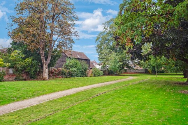 3 Windsor Court,, Portland Crescent, Buckinghamshire photo 4