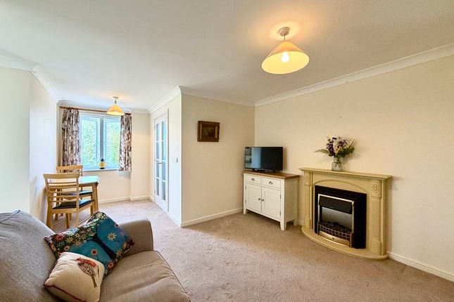 40 Penn Court, Oxford Road, Calne photo 2