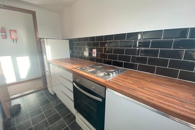 Thumbnail Flat to rent in Second Floor Flat, Finsbury Terrace, Brynmill, Swansea