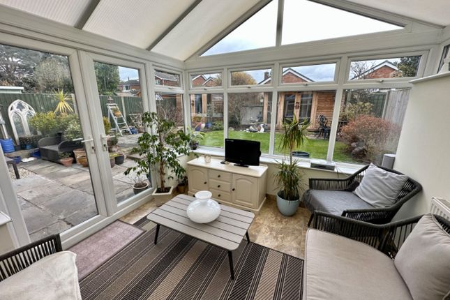 26 Higham Lane, Nuneaton, Warwickshire photo 3