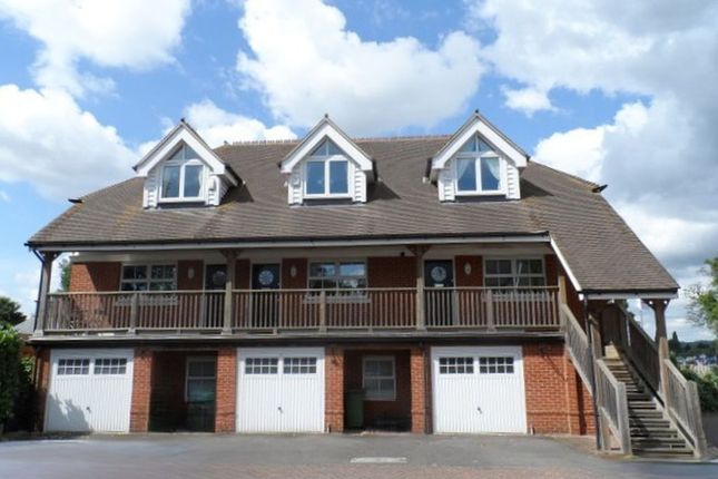 2-bed flat on Wharf Lane, Bourne End, £700,000