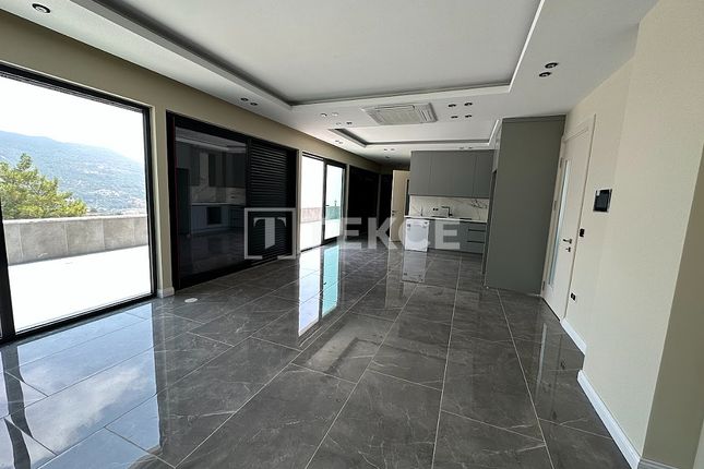 Detached house for sale in Tepe, Alanya, Antalya, Türkiye